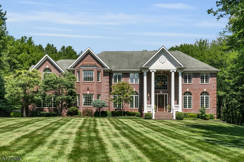 62 Canoe Brook Ln