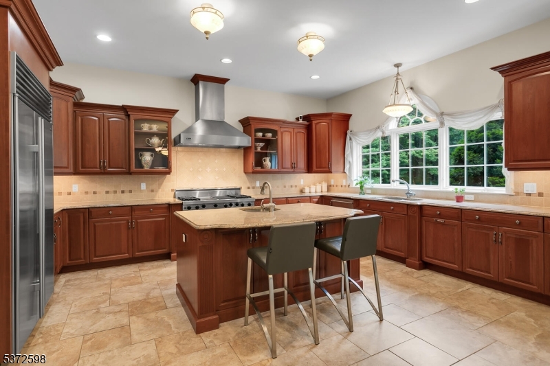 62 Canoe Brook Ln