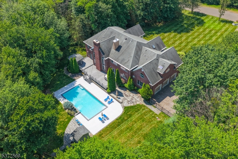 62 Canoe Brook Ln