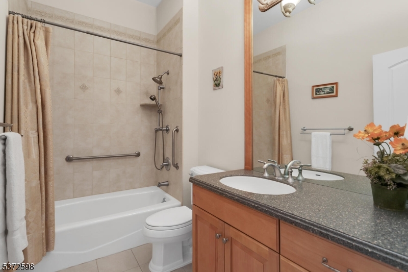 62 Canoe Brook Ln