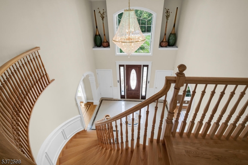 62 Canoe Brook Ln