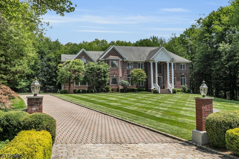 62 Canoe Brook Ln