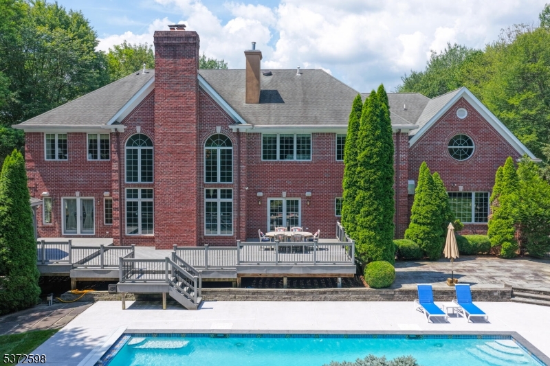 62 Canoe Brook Ln