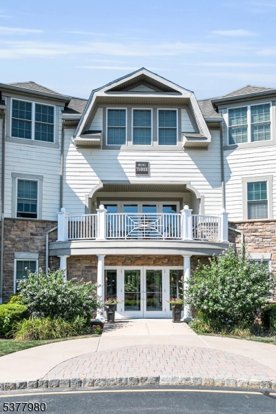 370 Victoria Drive