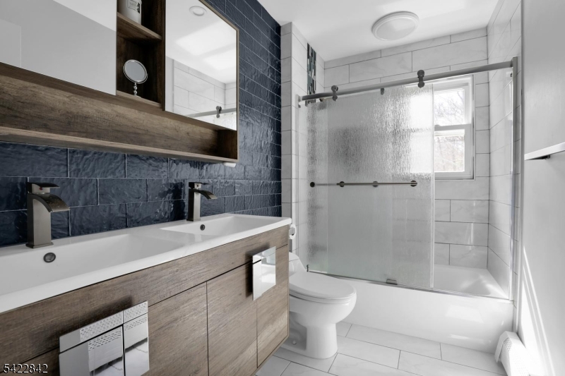 36 Coppergate Dr