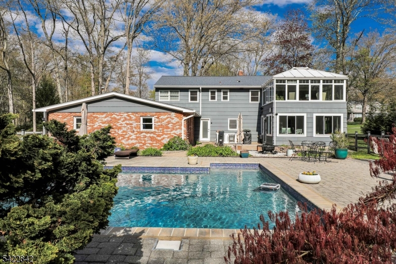 36 Coppergate Dr