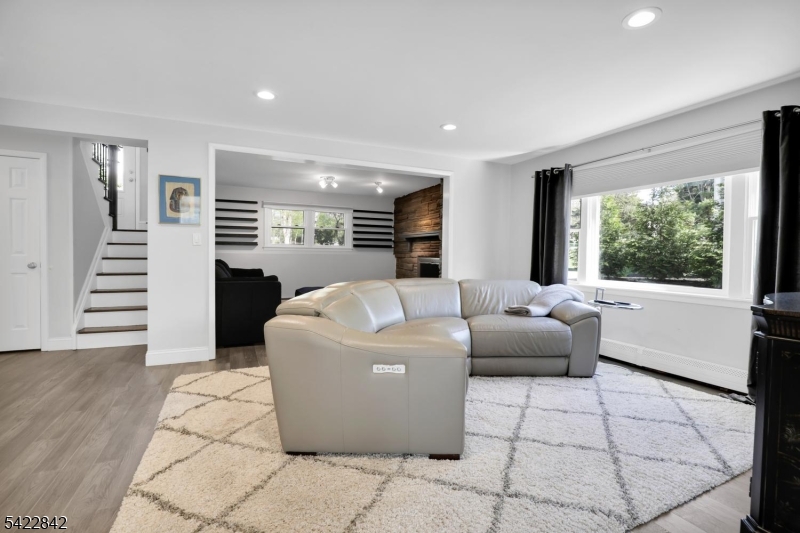 36 Coppergate Dr