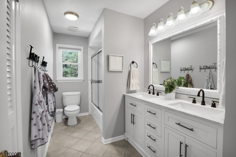 16 Lenape Ct