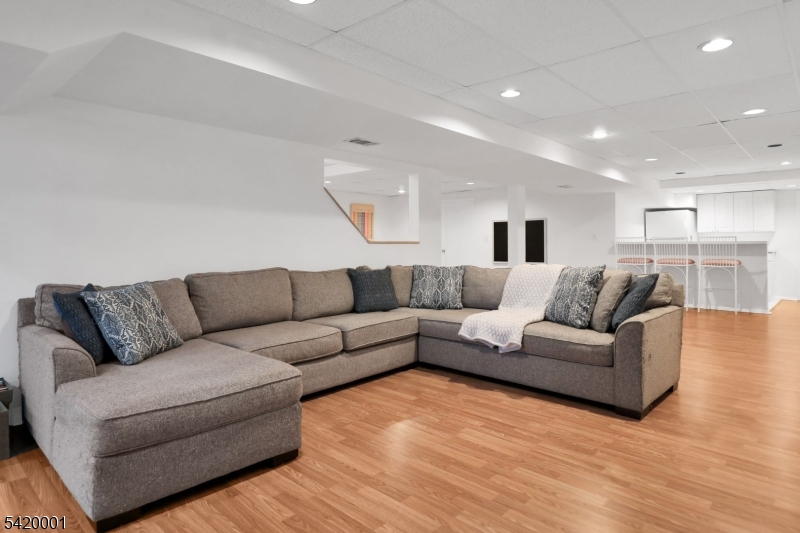 16 Lenape Ct