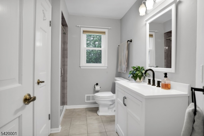 16 Lenape Ct