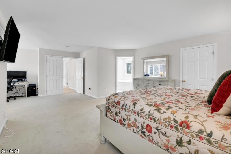 1 Vanderveer Dr