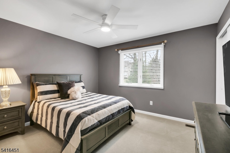 1 Vanderveer Dr