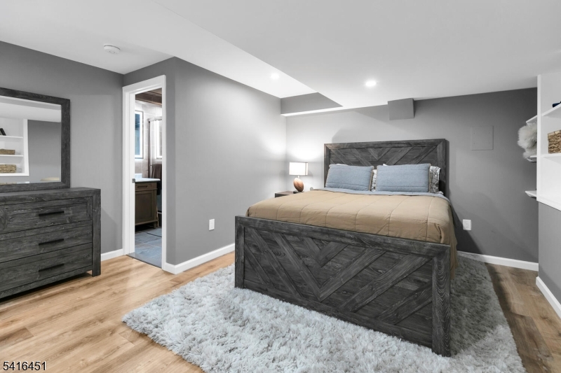 1 Vanderveer Dr