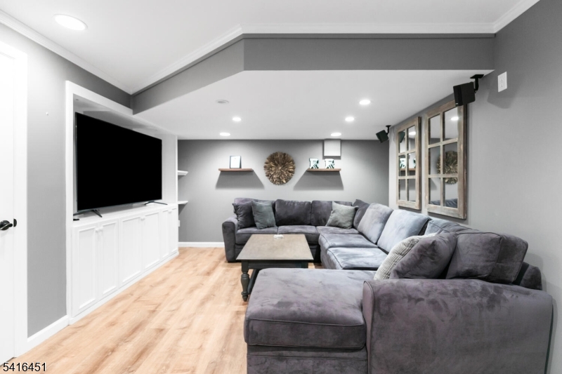 1 Vanderveer Dr