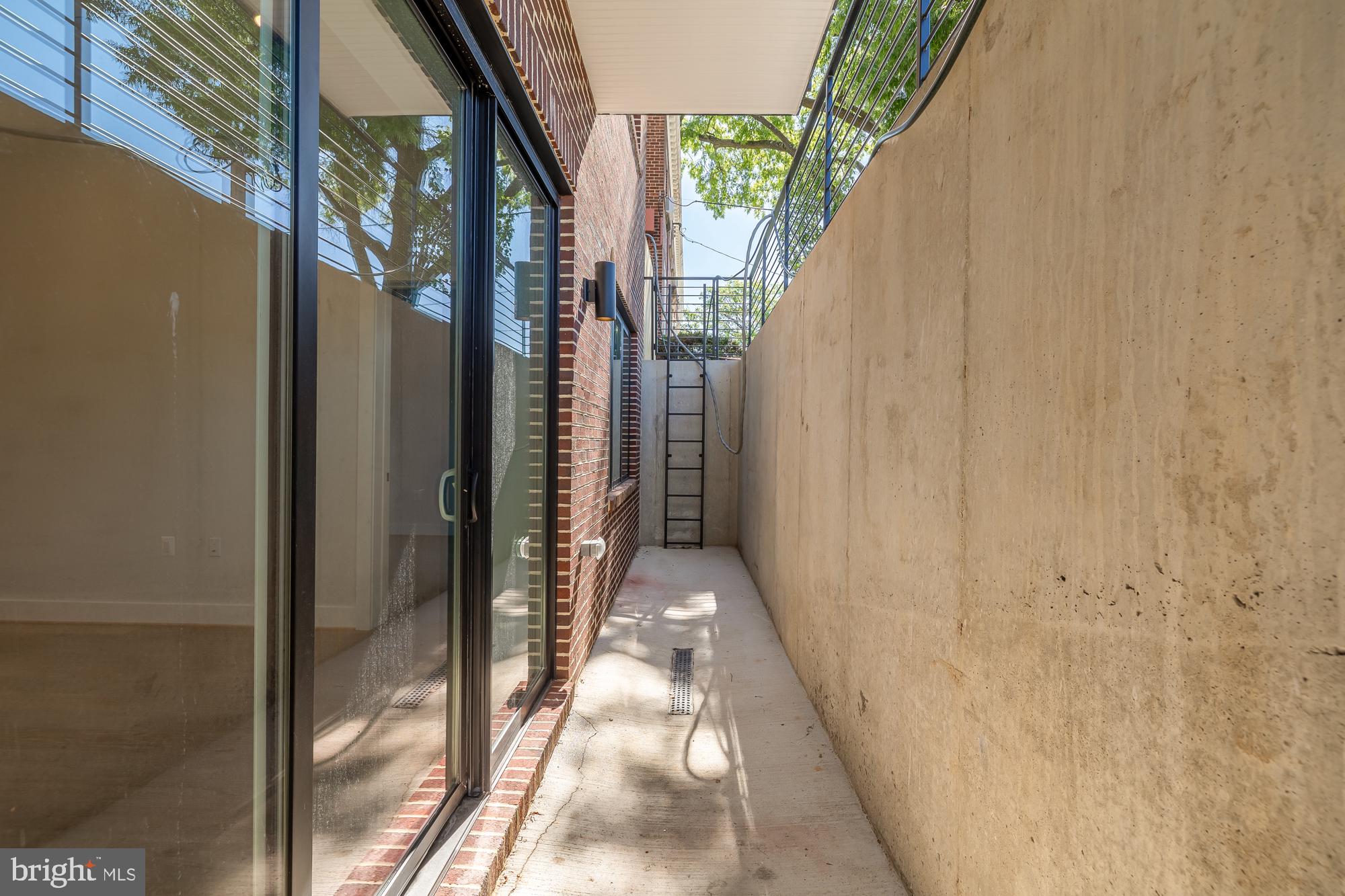 828 Taylor St NE #1