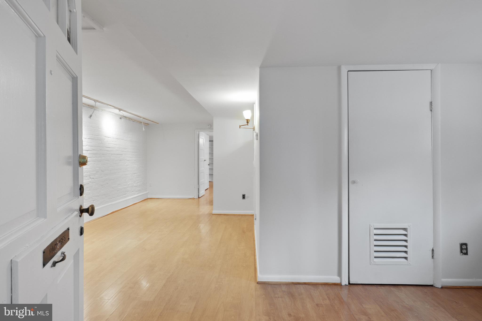 2015 ALLEN PL NW #B