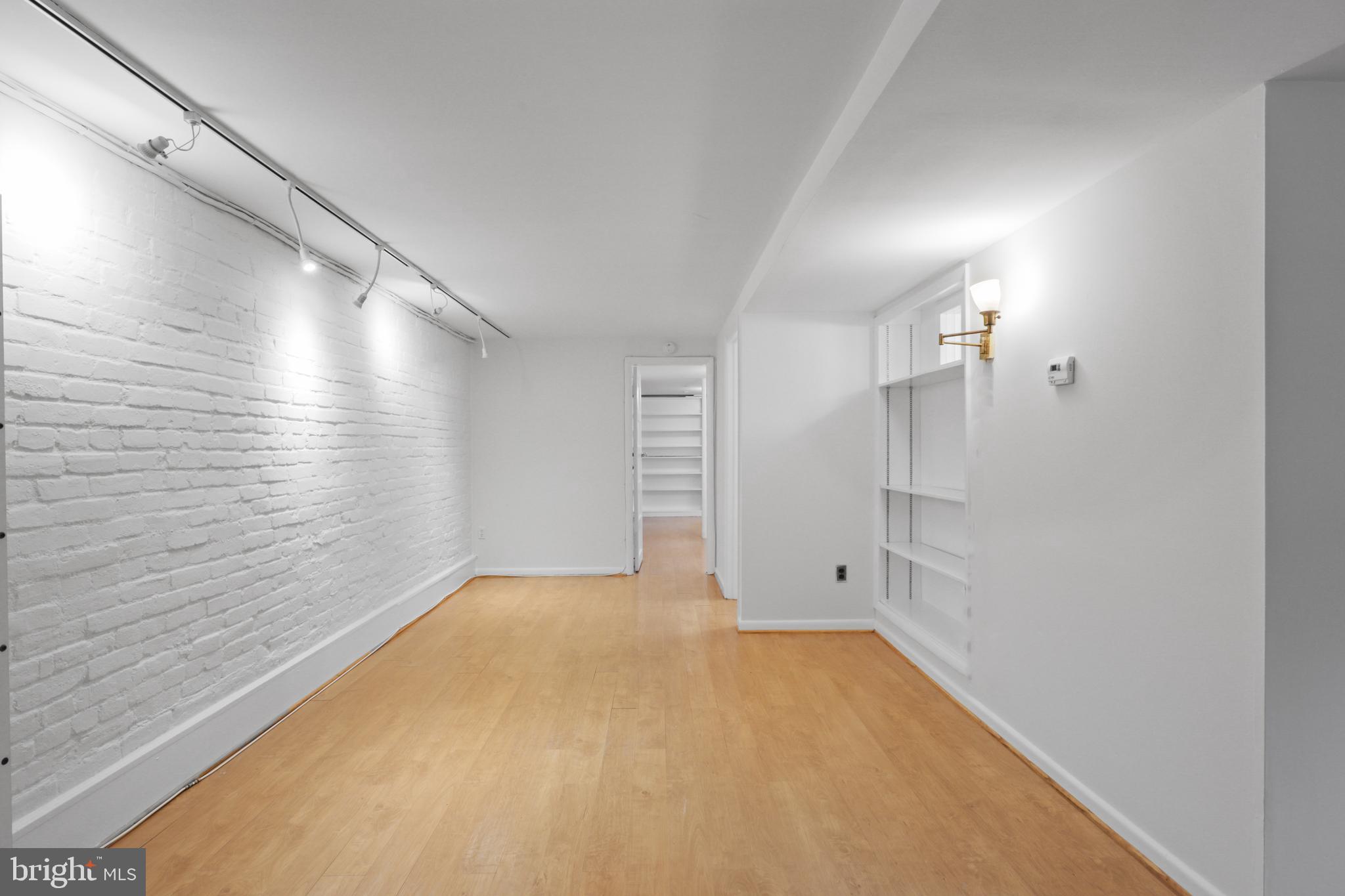 2015 ALLEN PL NW #B