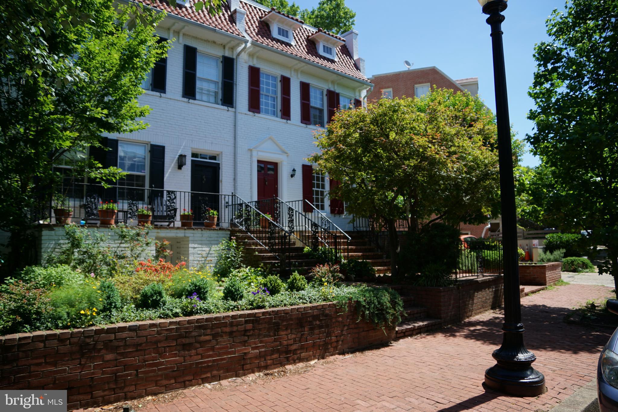 2015 ALLEN PL NW #B