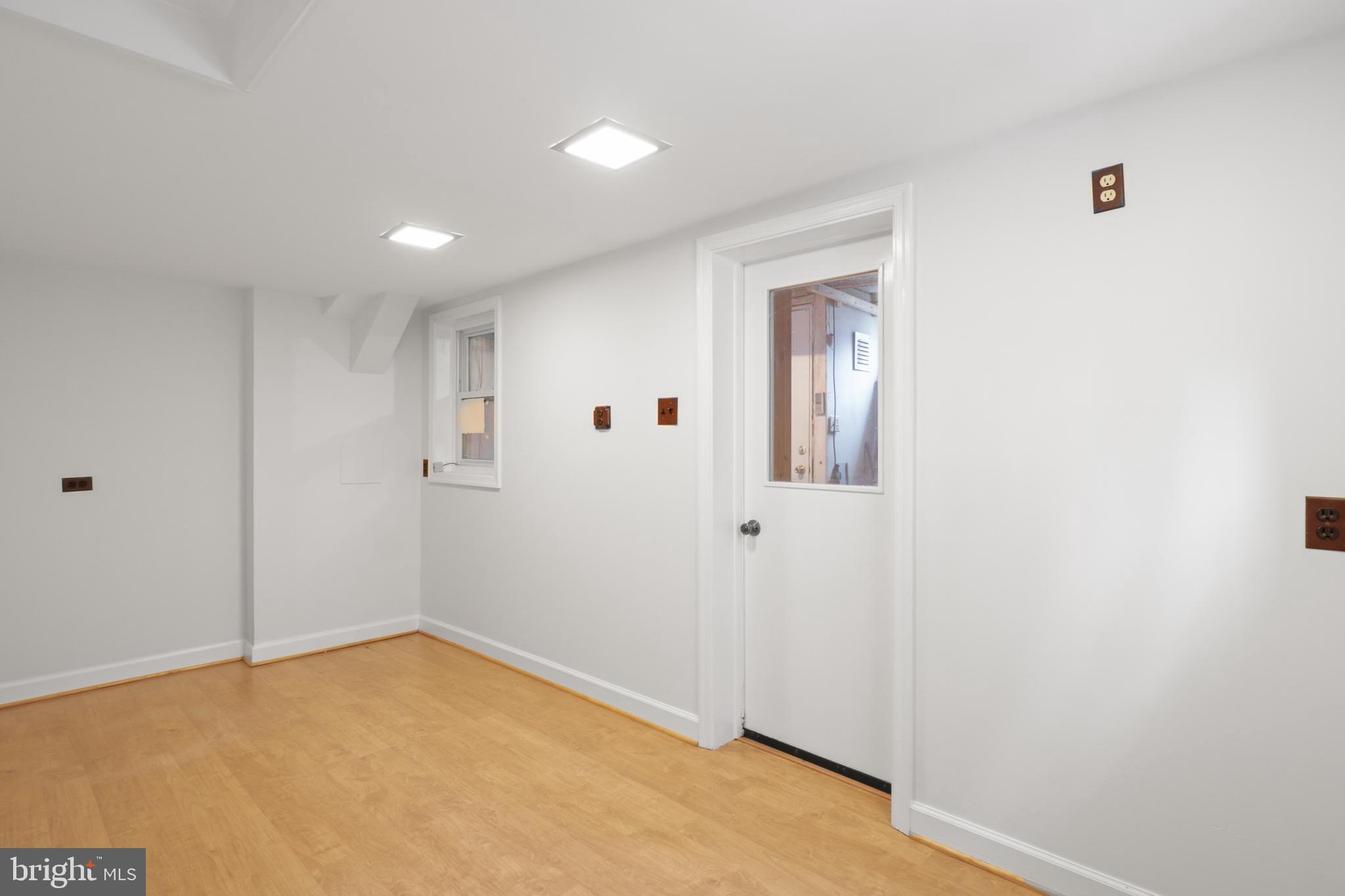 2015 ALLEN PL NW #B