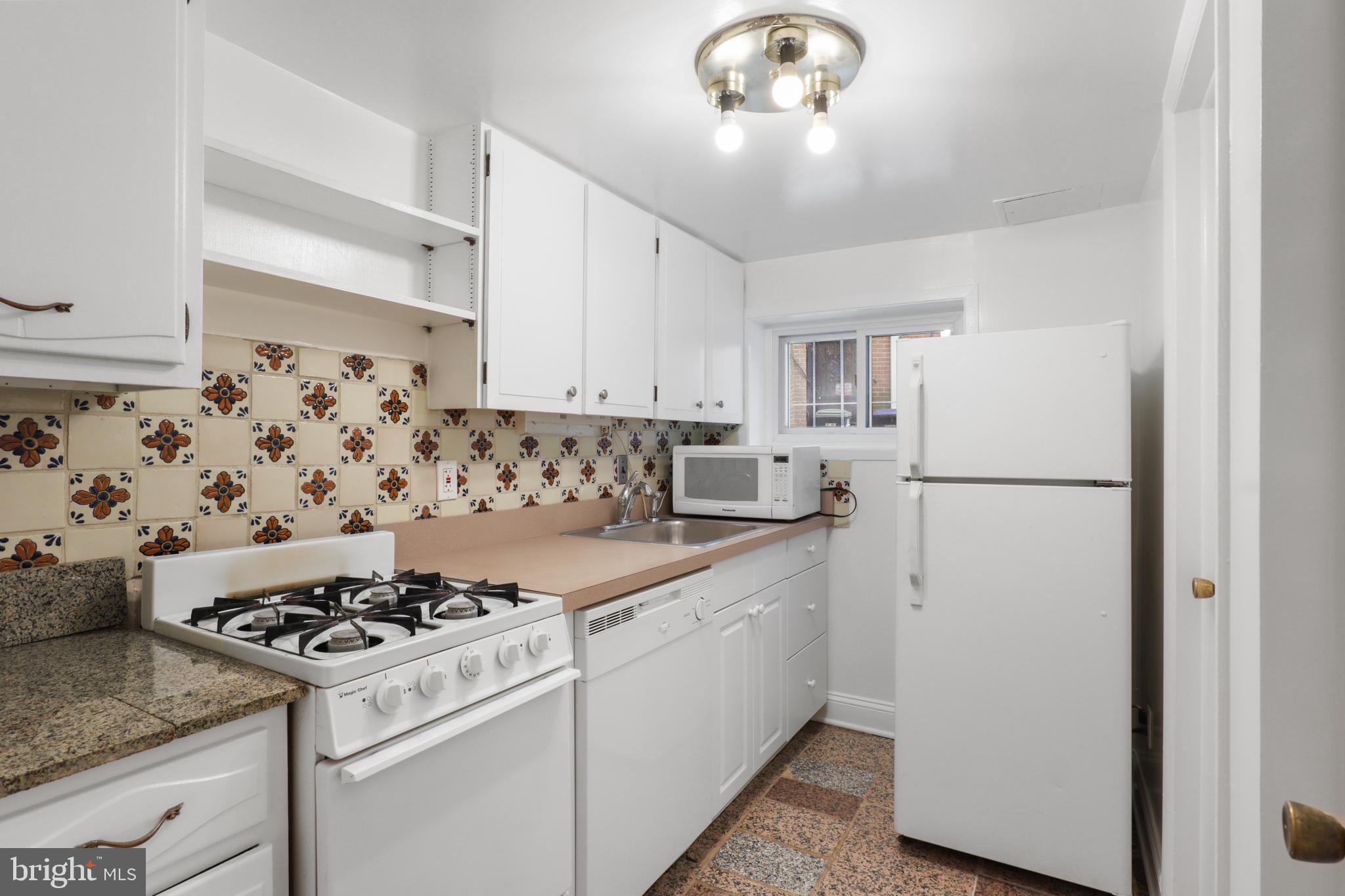 2015 ALLEN PL NW #B