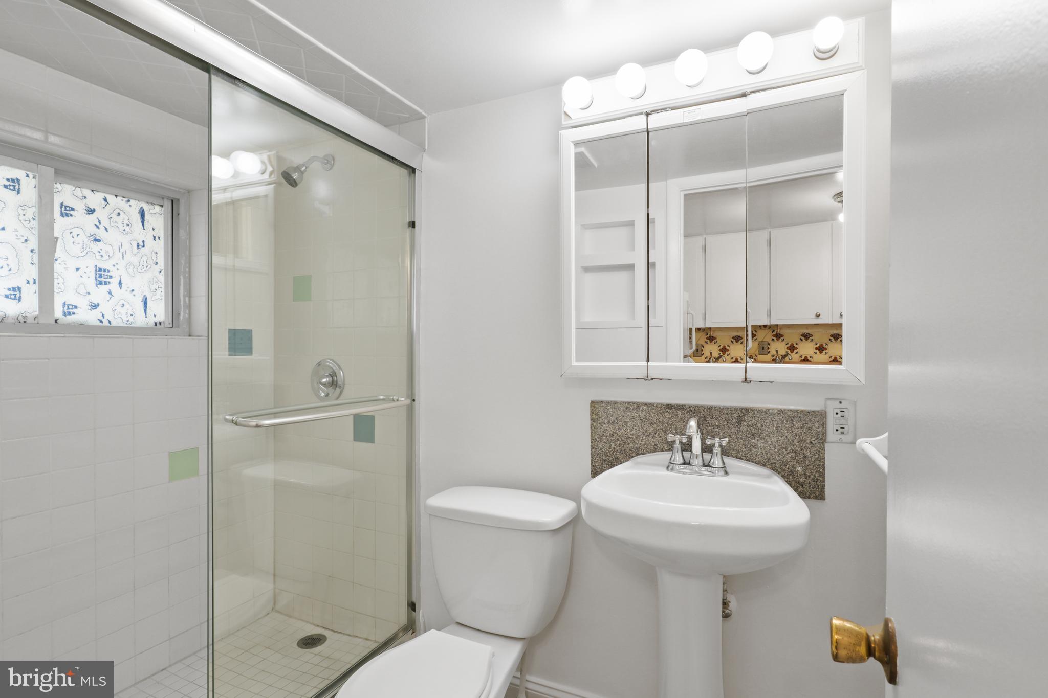 2015 ALLEN PL NW #B