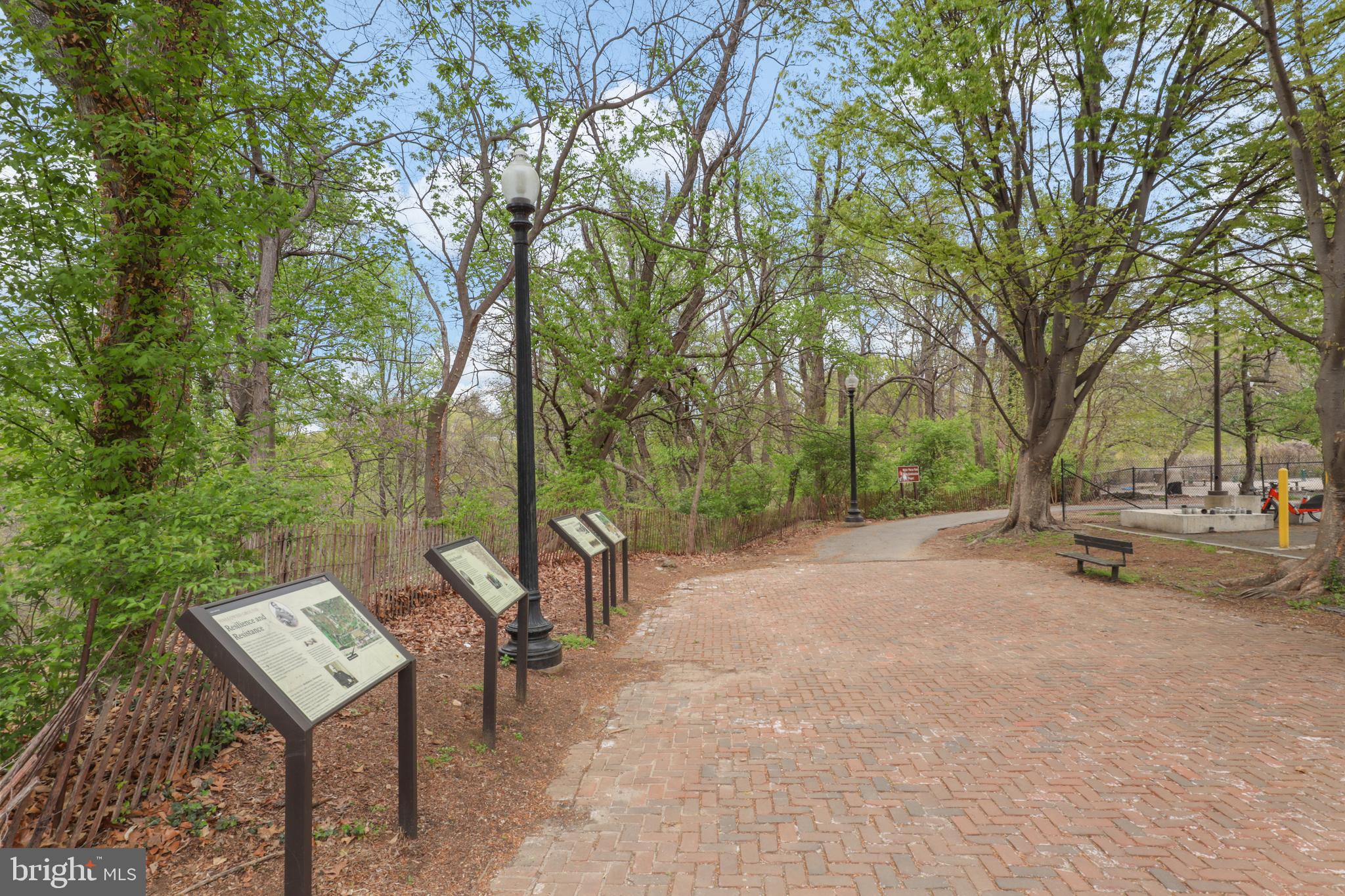 2015 ALLEN PL NW #B