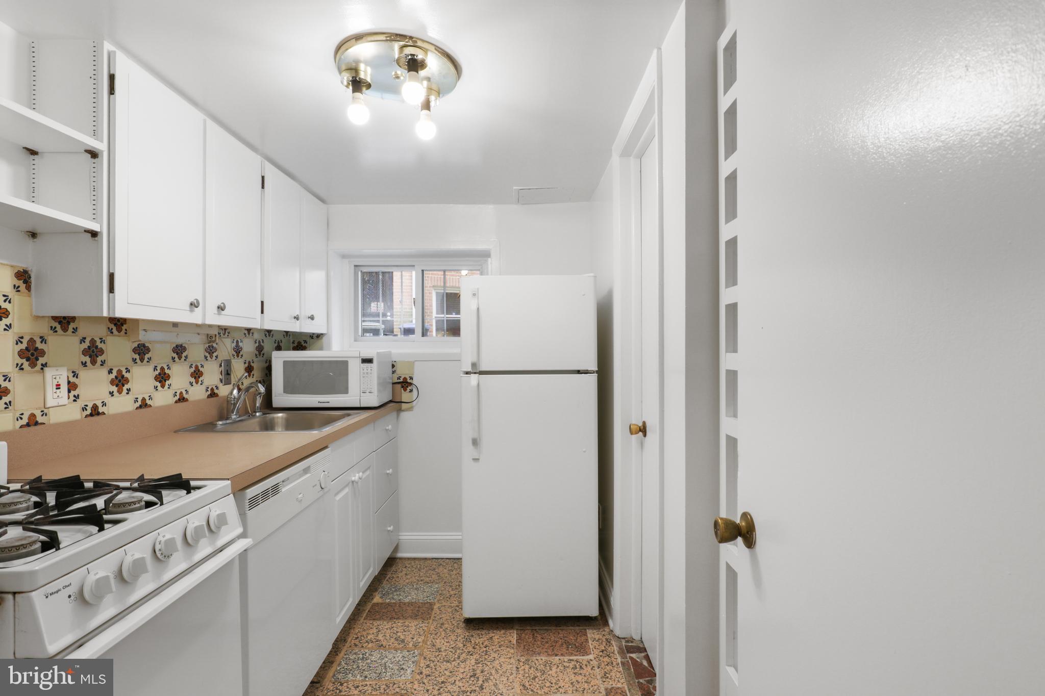 2015 ALLEN PL NW #B