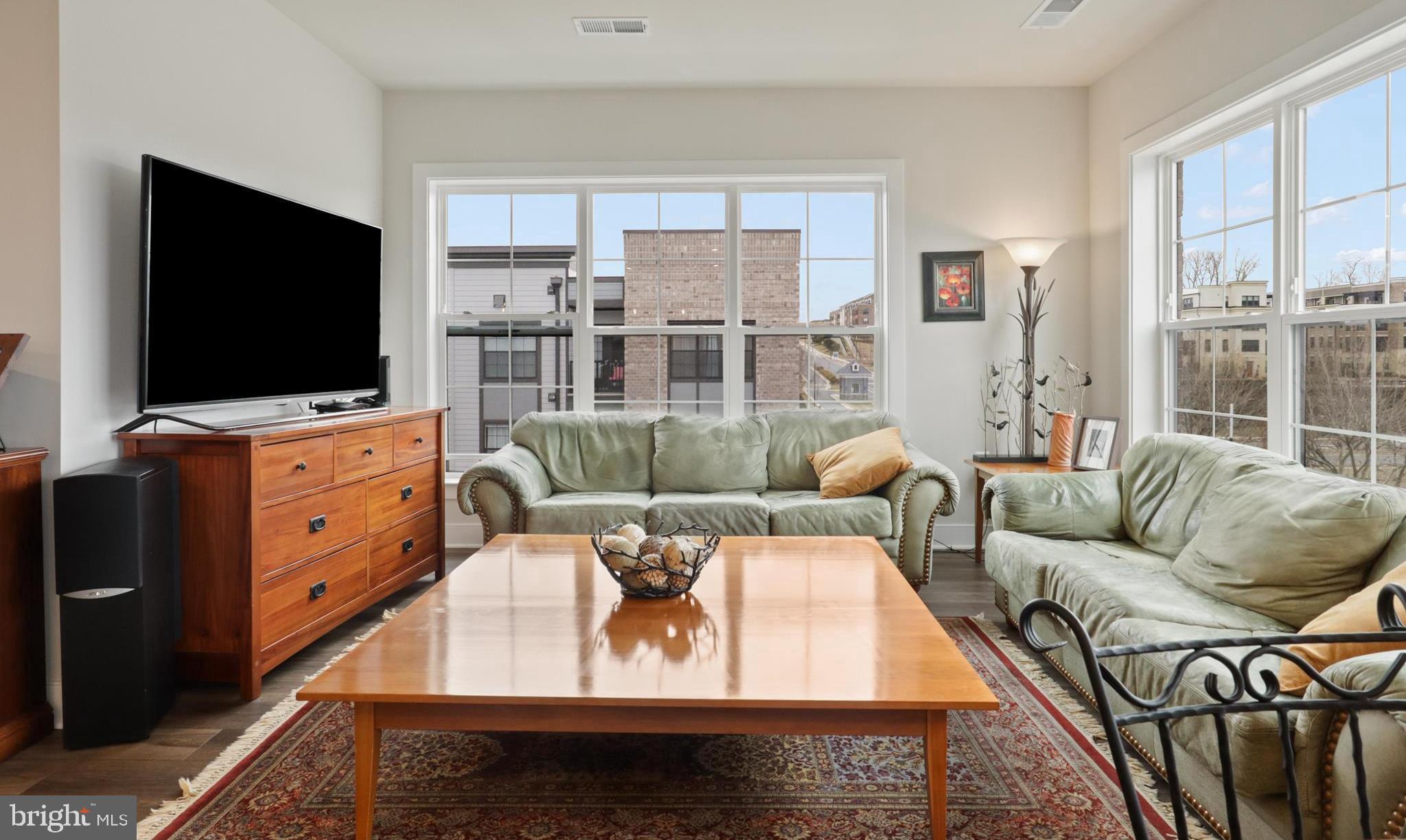 106 Saint Ives Pl #407