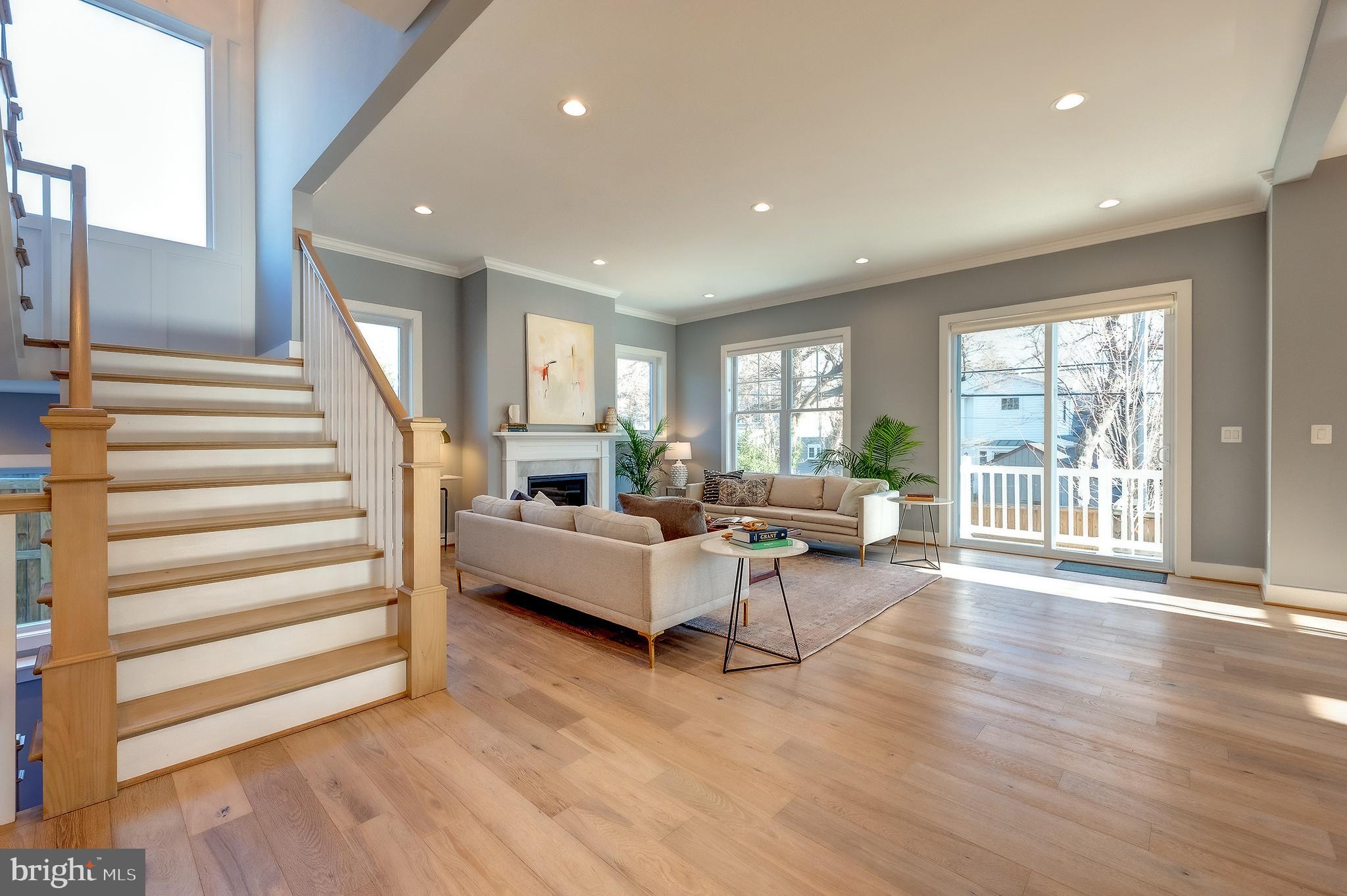 2537 N Granada St