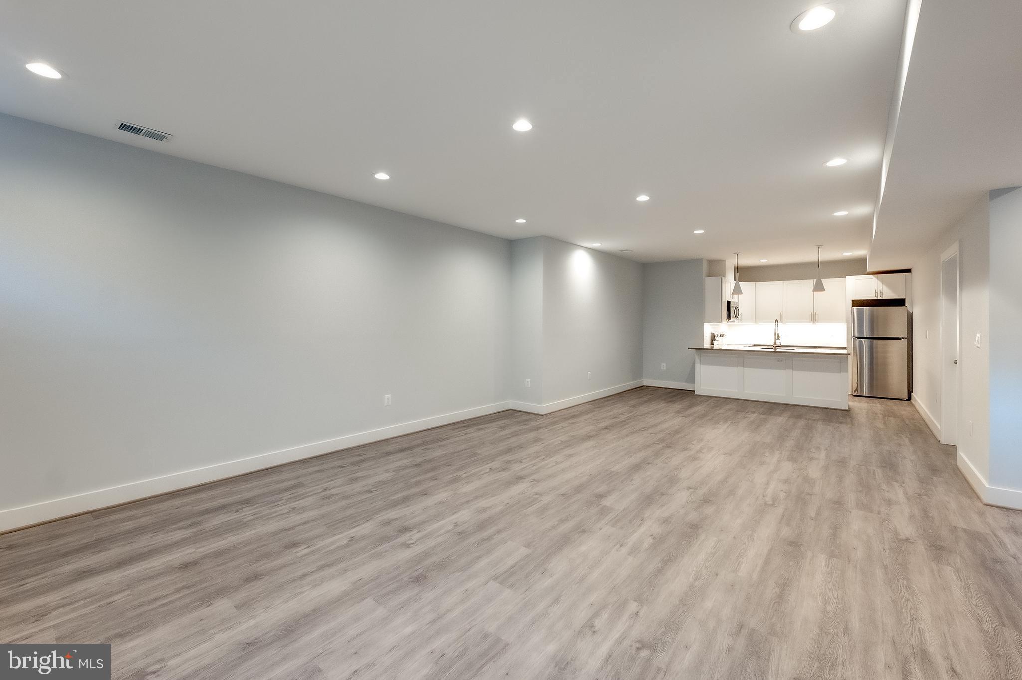 2537 N Granada St