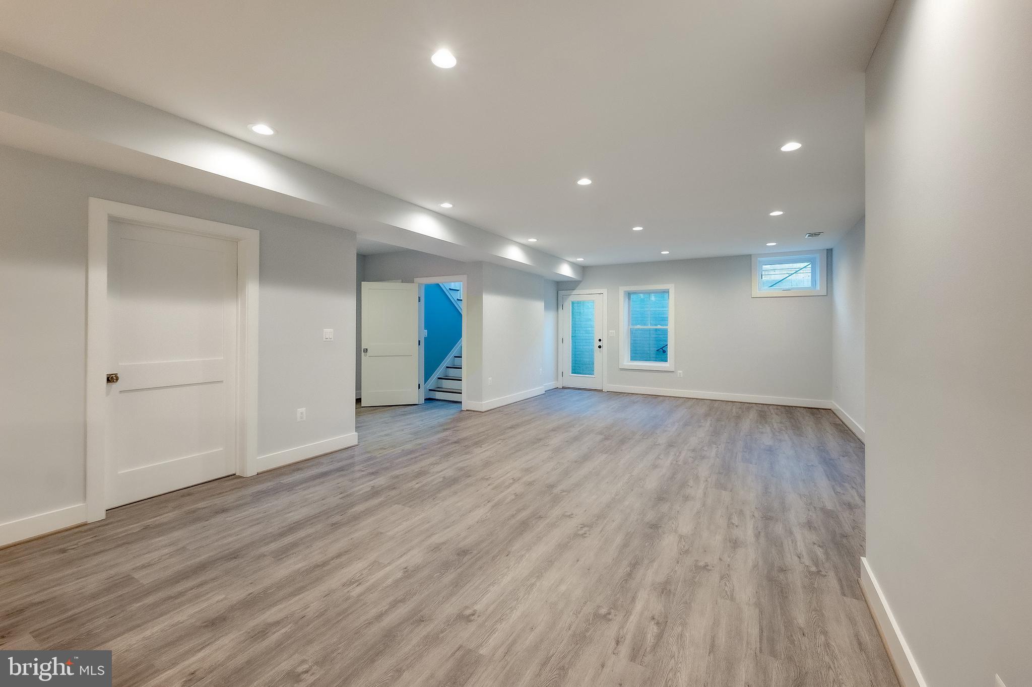 2537 N Granada St