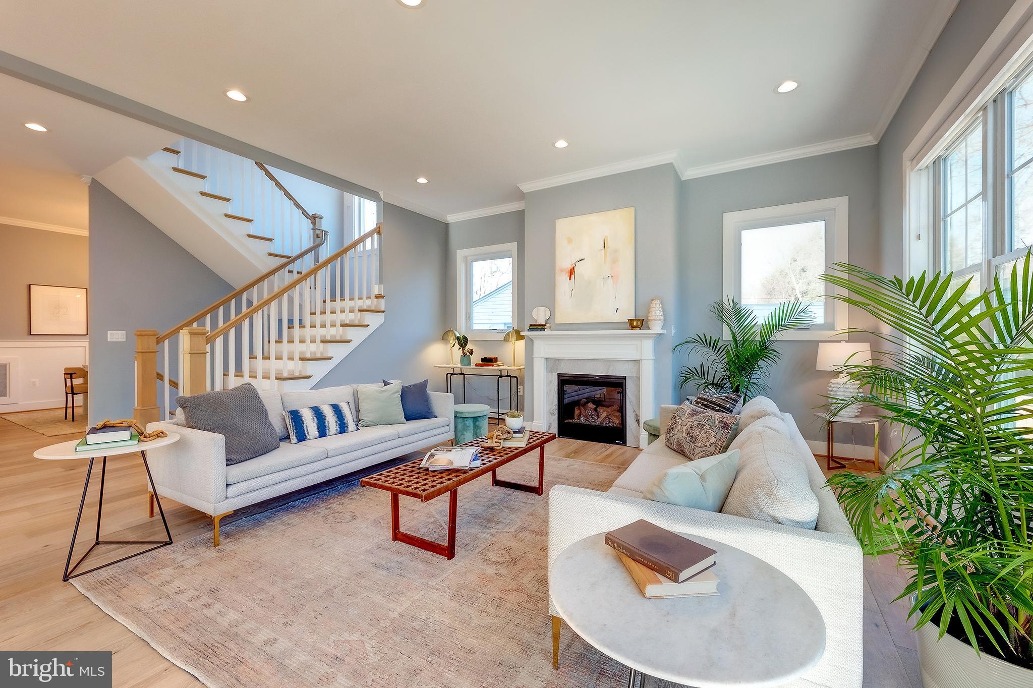 2537 N Granada St