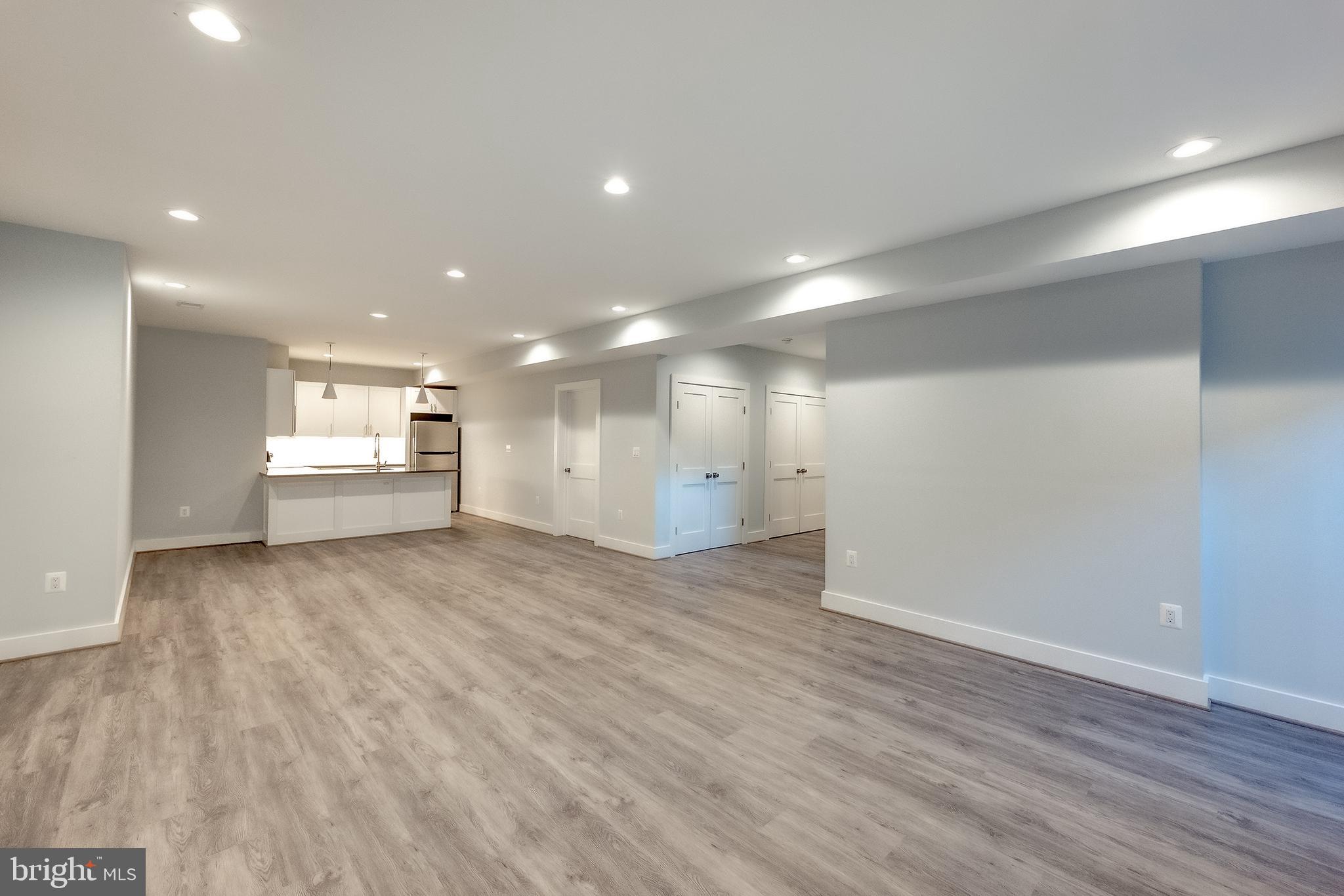 2537 N Granada St