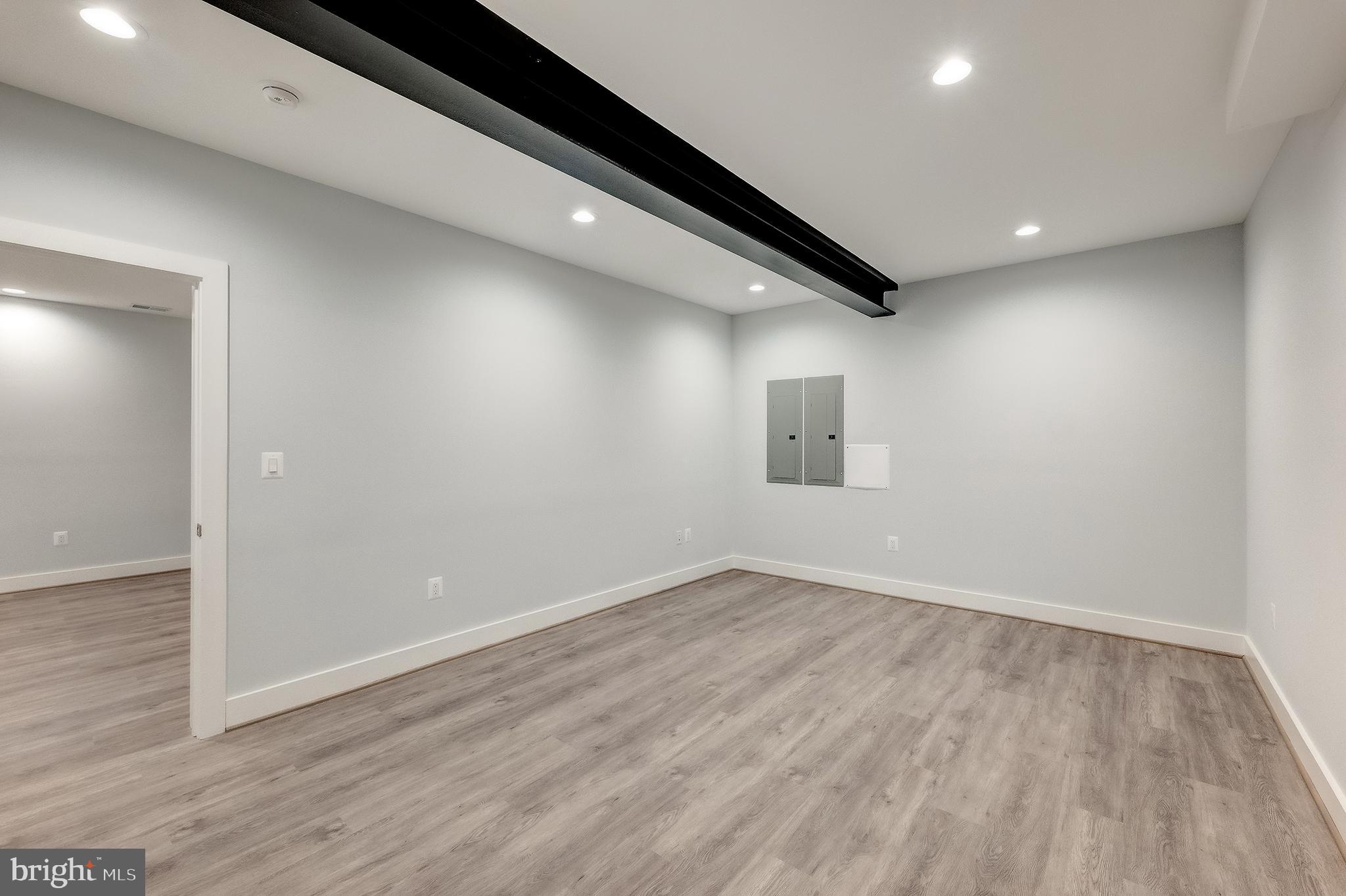 2537 N Granada St