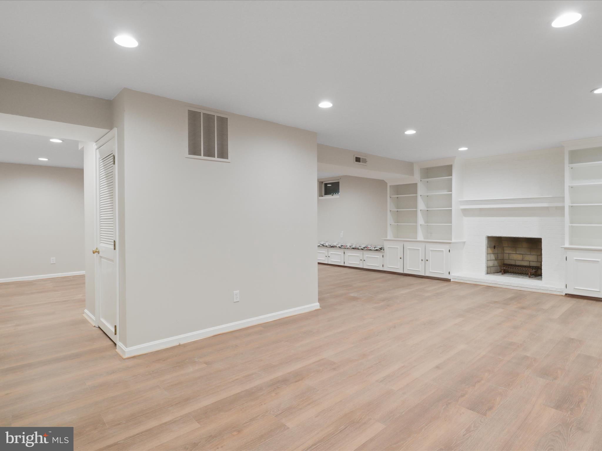 5891 Clermont Dr