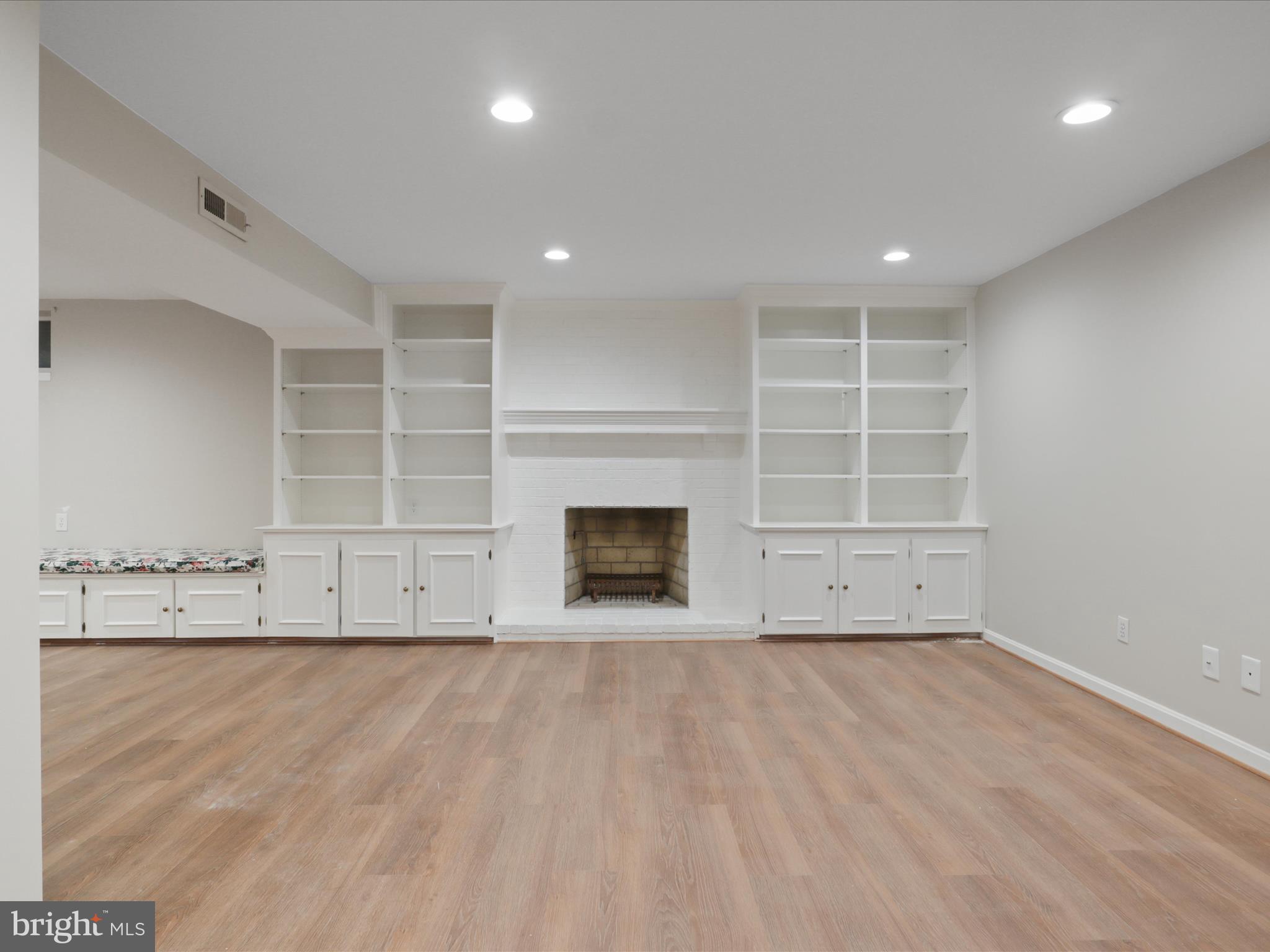 5891 Clermont Dr
