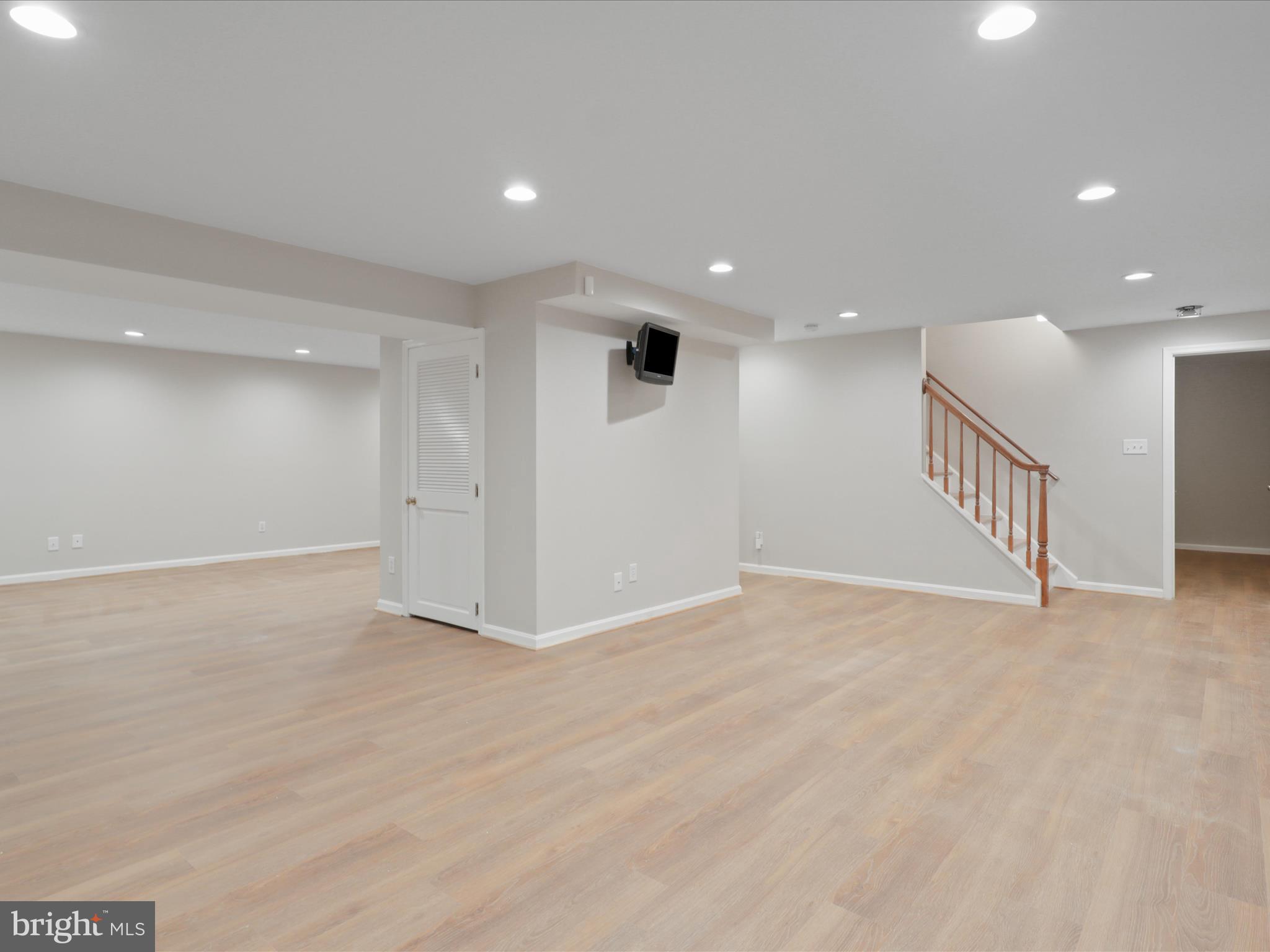 5891 Clermont Dr