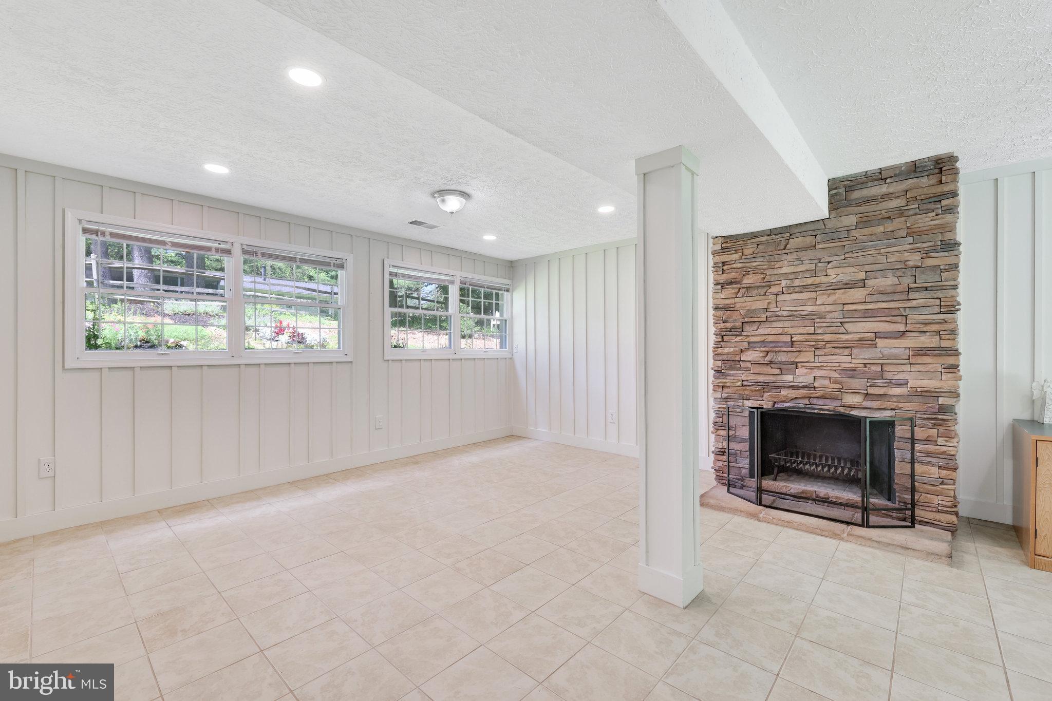 10816 Oldfield Dr
