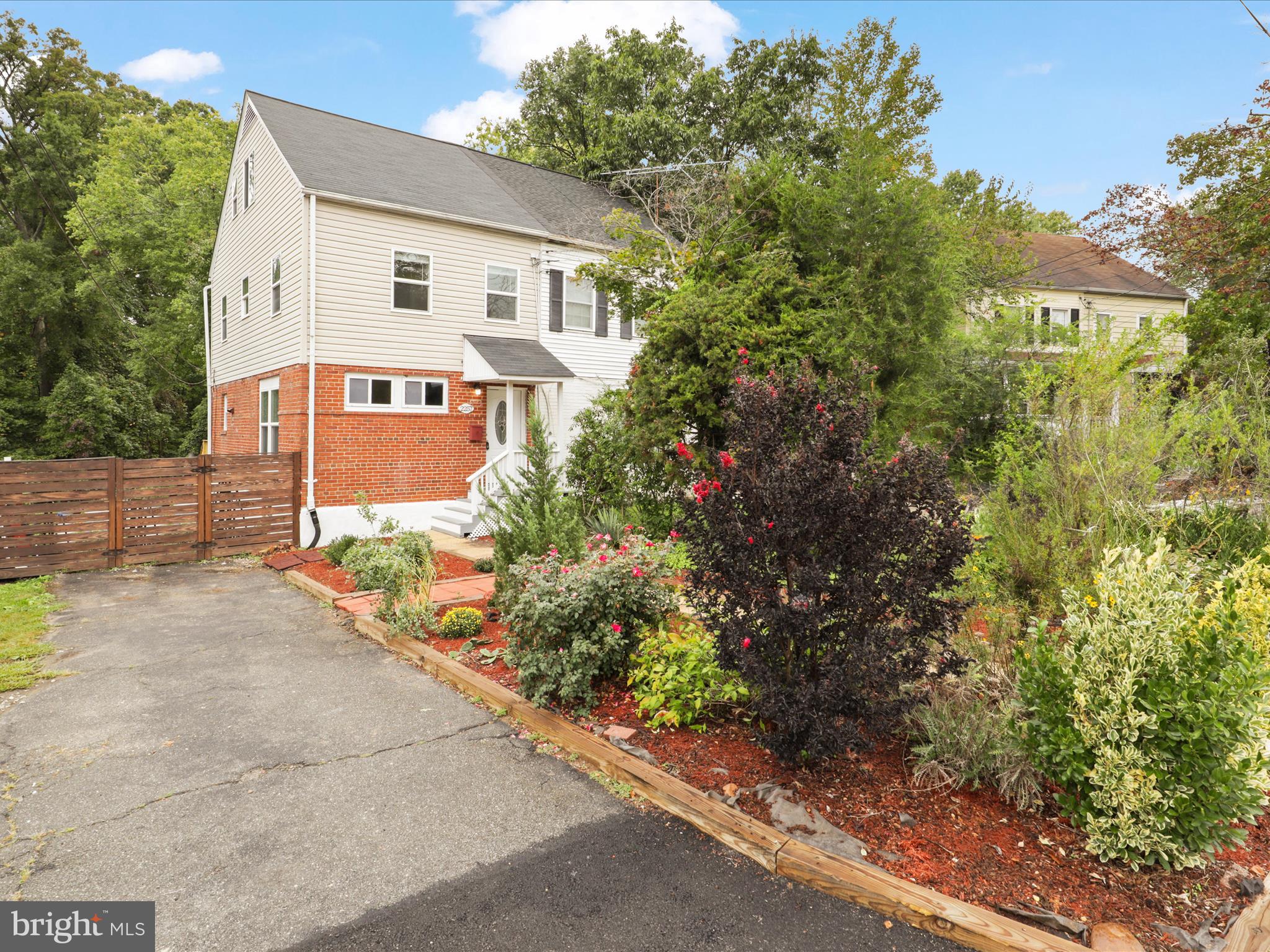 2257 Sweetbriar Dr