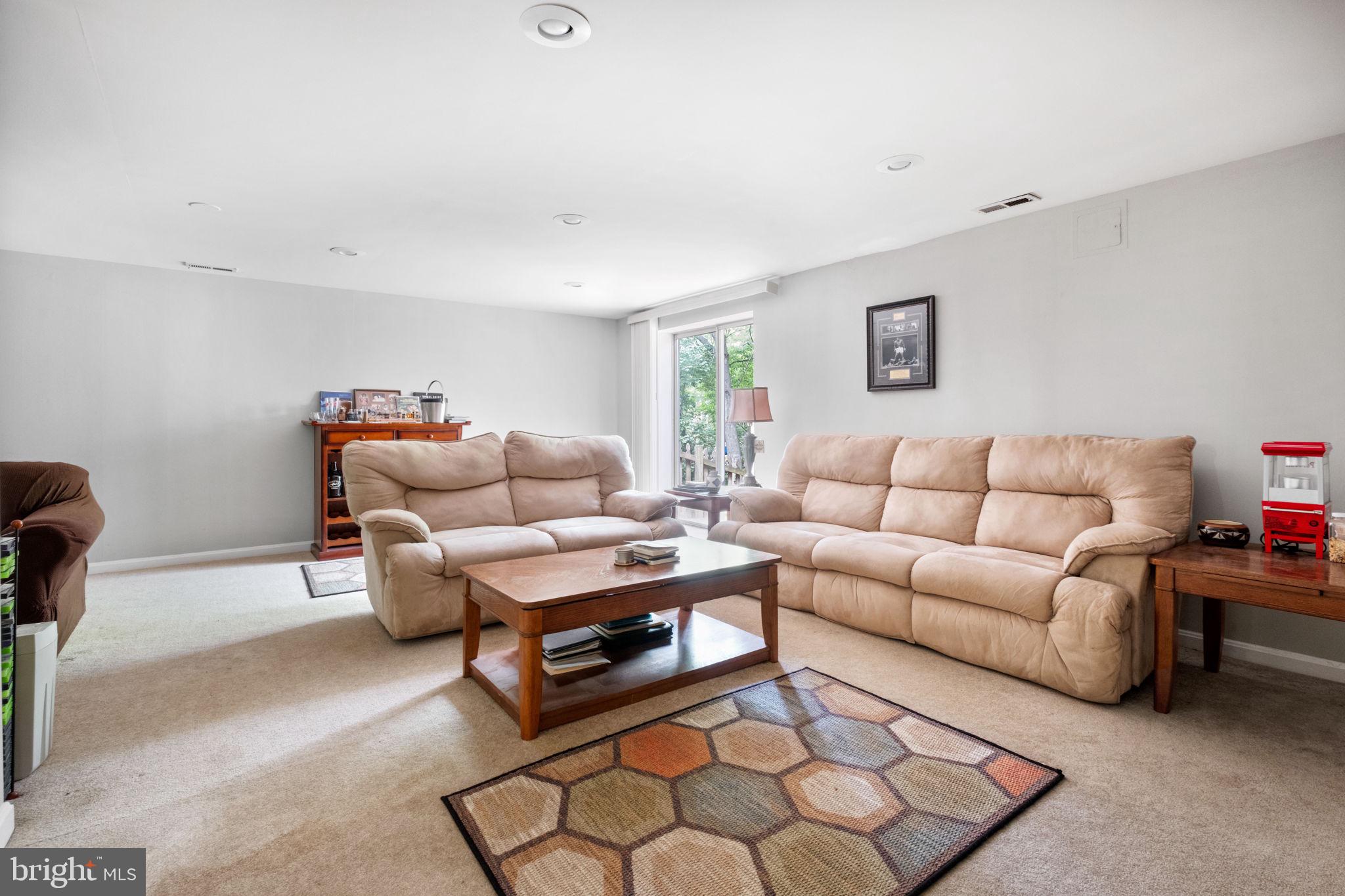 9100 Paloma Ln