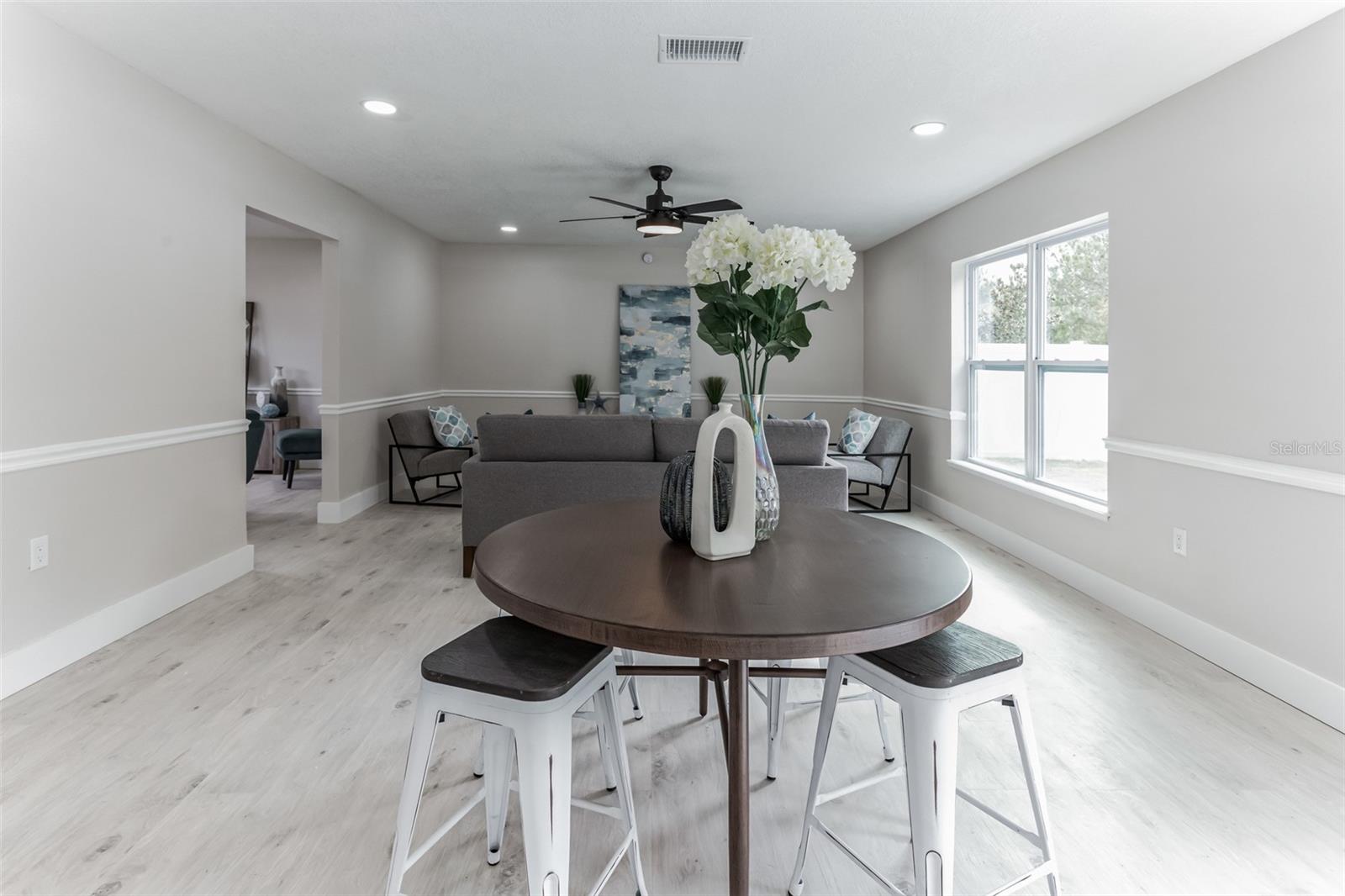 73 LONDON DR