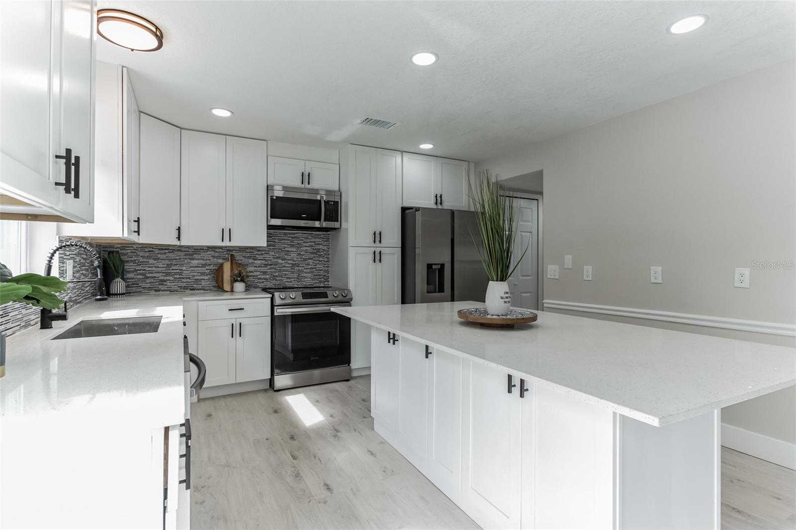 73 LONDON DR