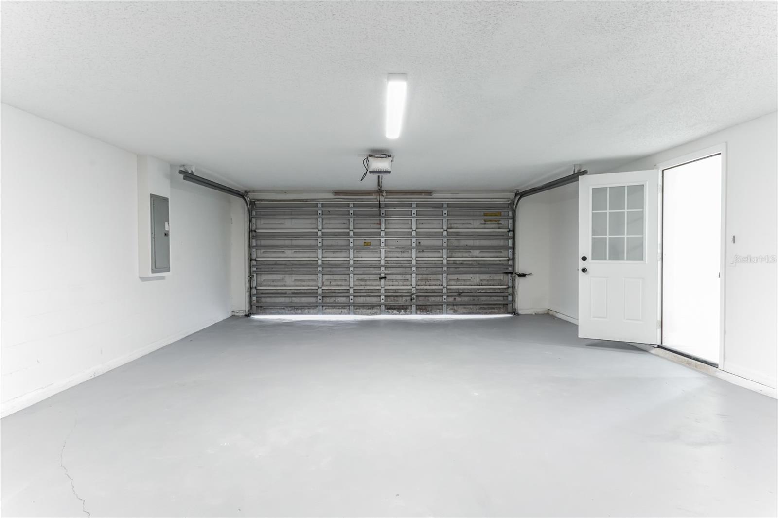 73 LONDON DR