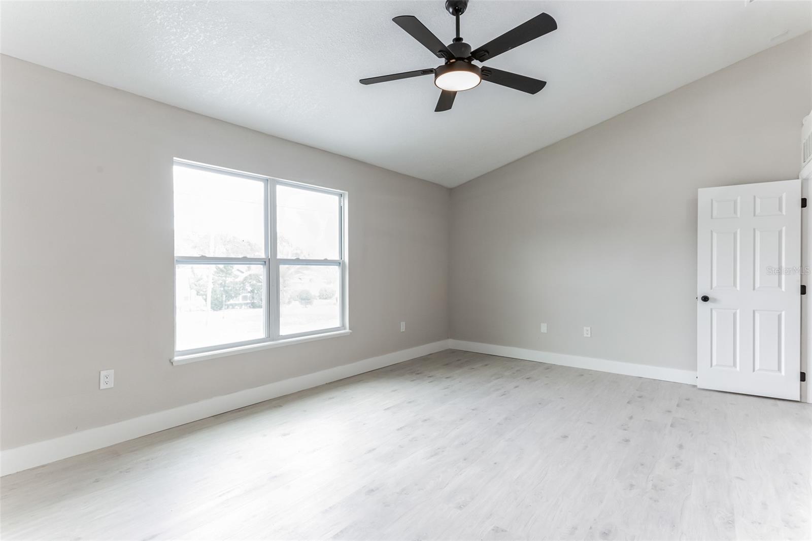 73 LONDON DR