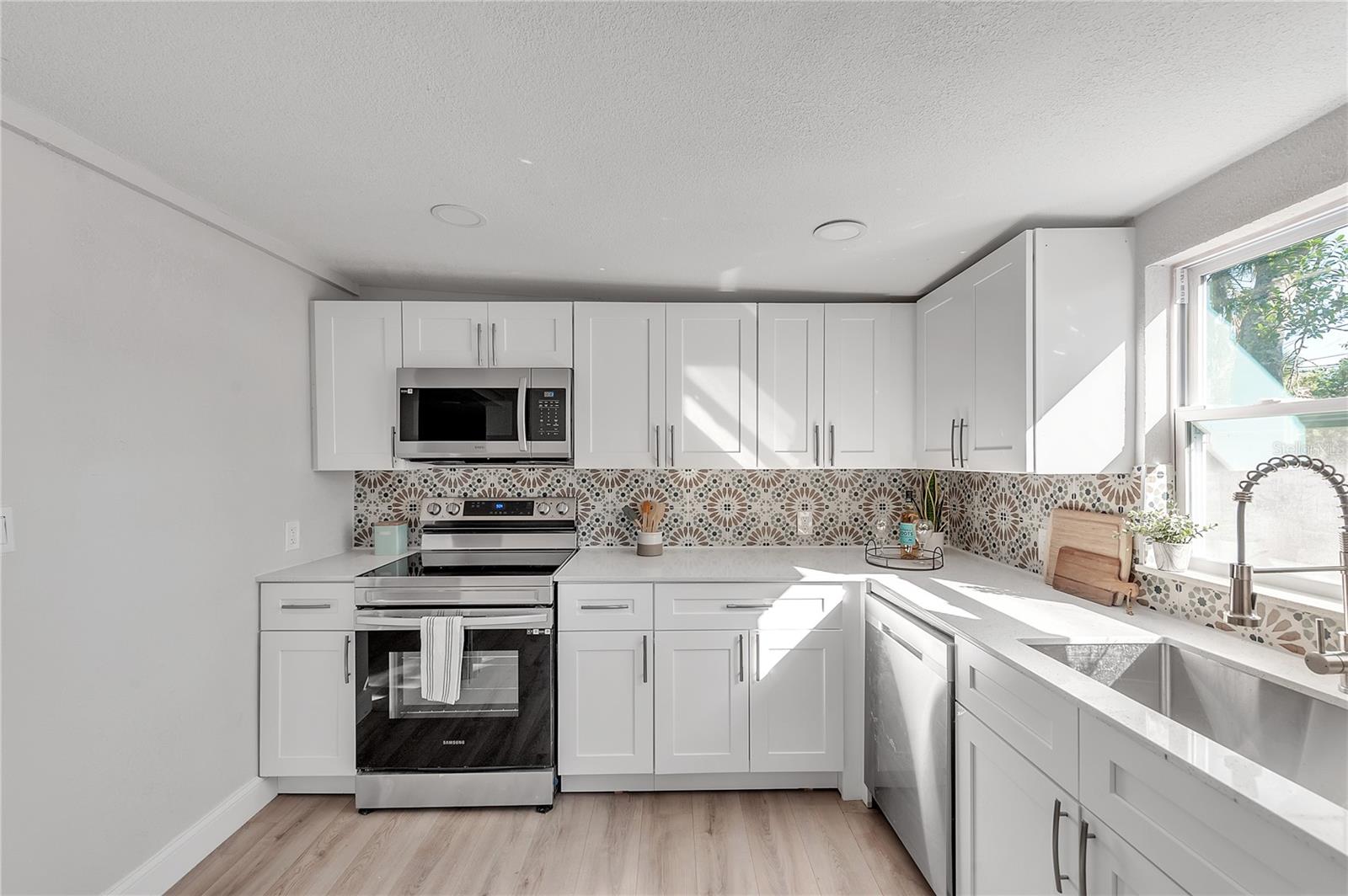 3458 QUEENSBORO AVE S