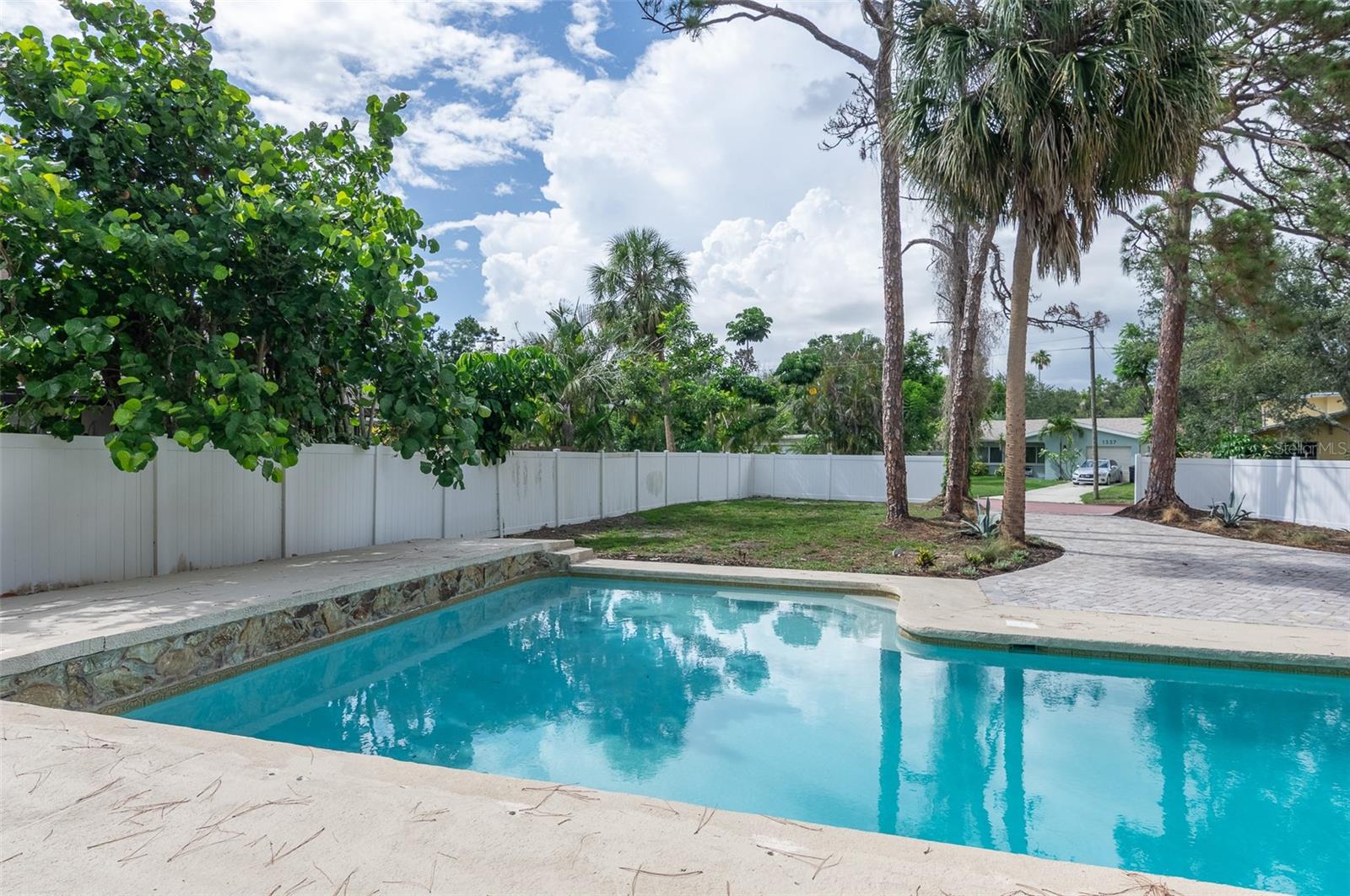 1320 CORAL WAY S