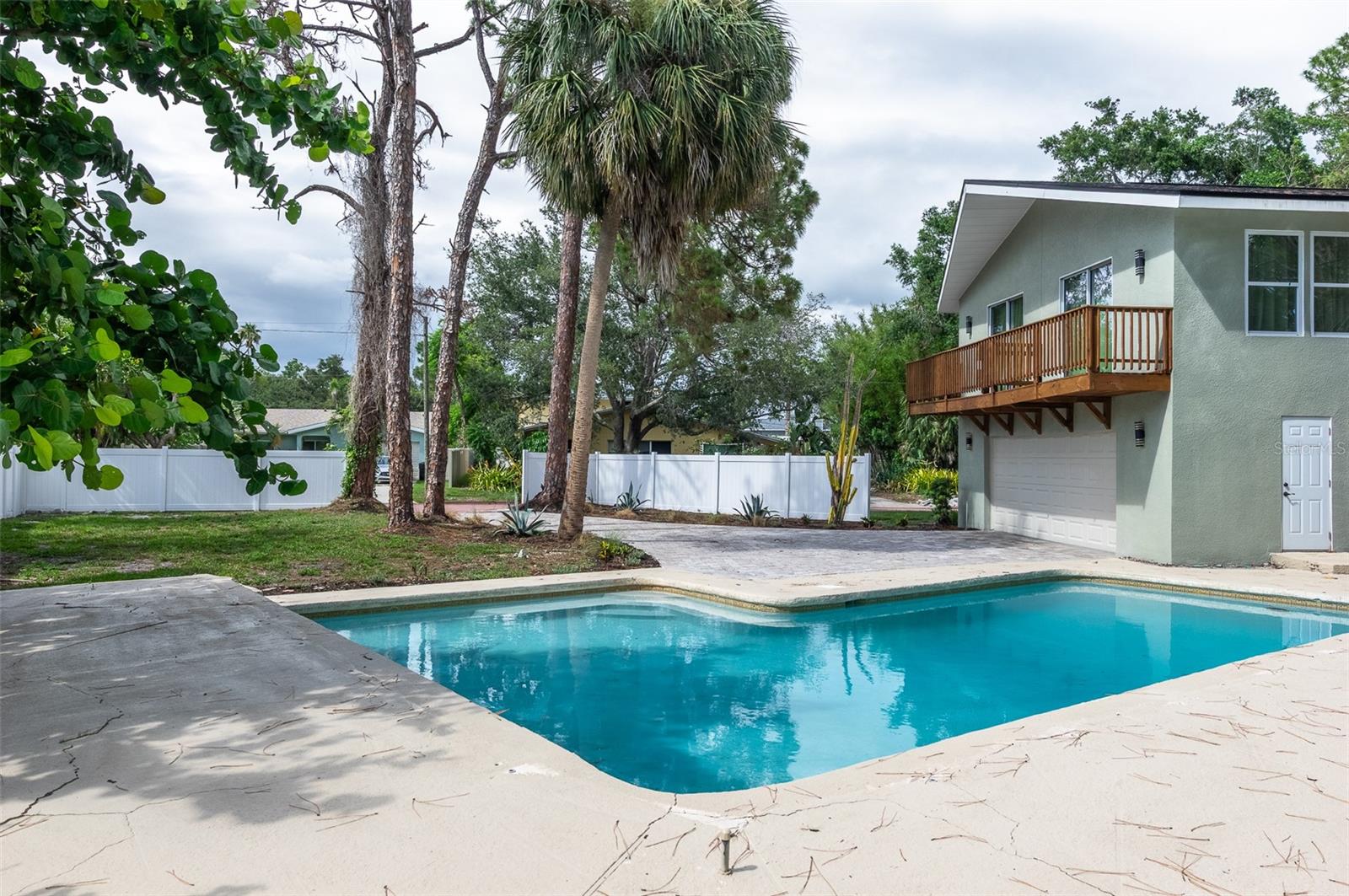 1320 CORAL WAY S