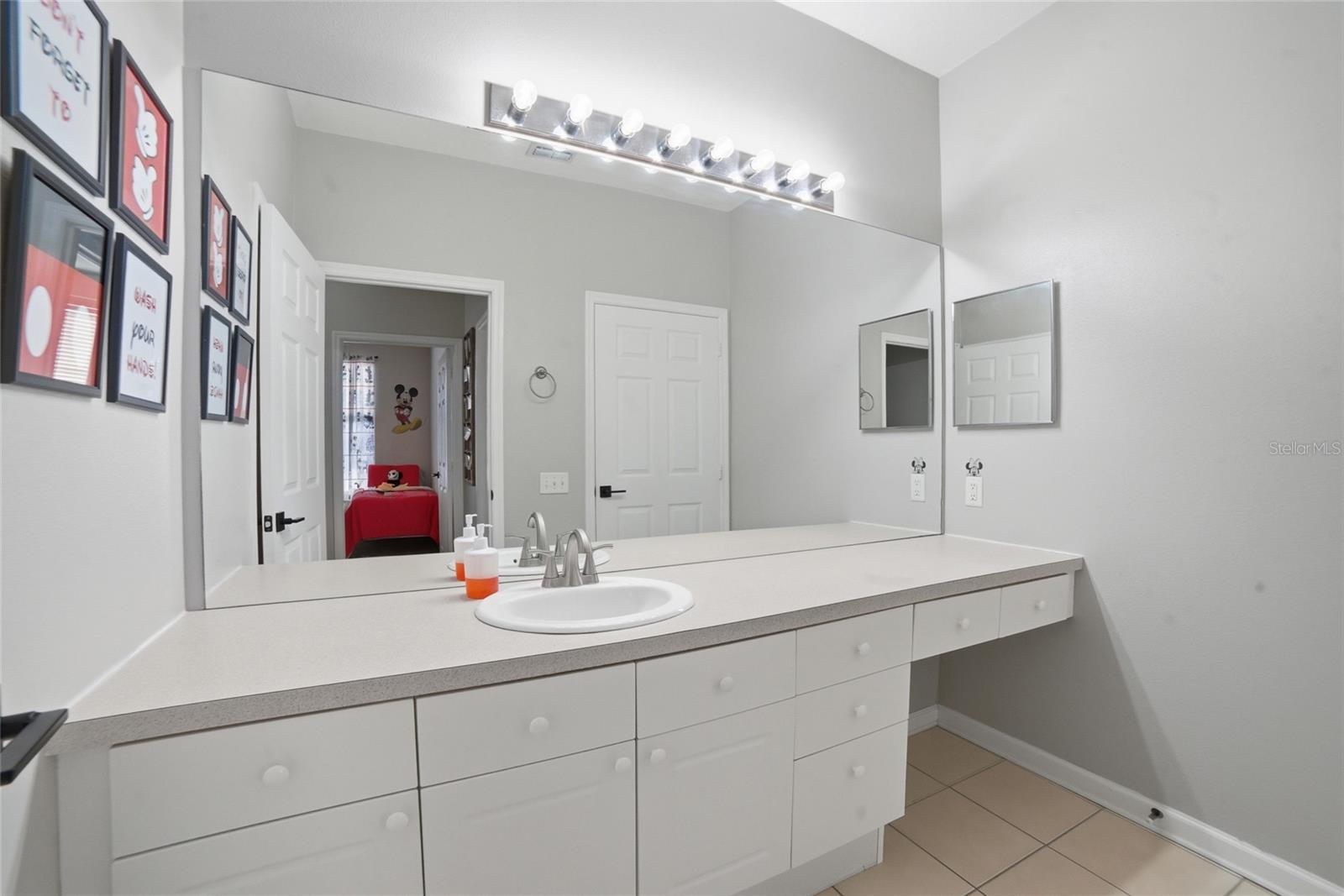 2302 SILVER PALM DR #202