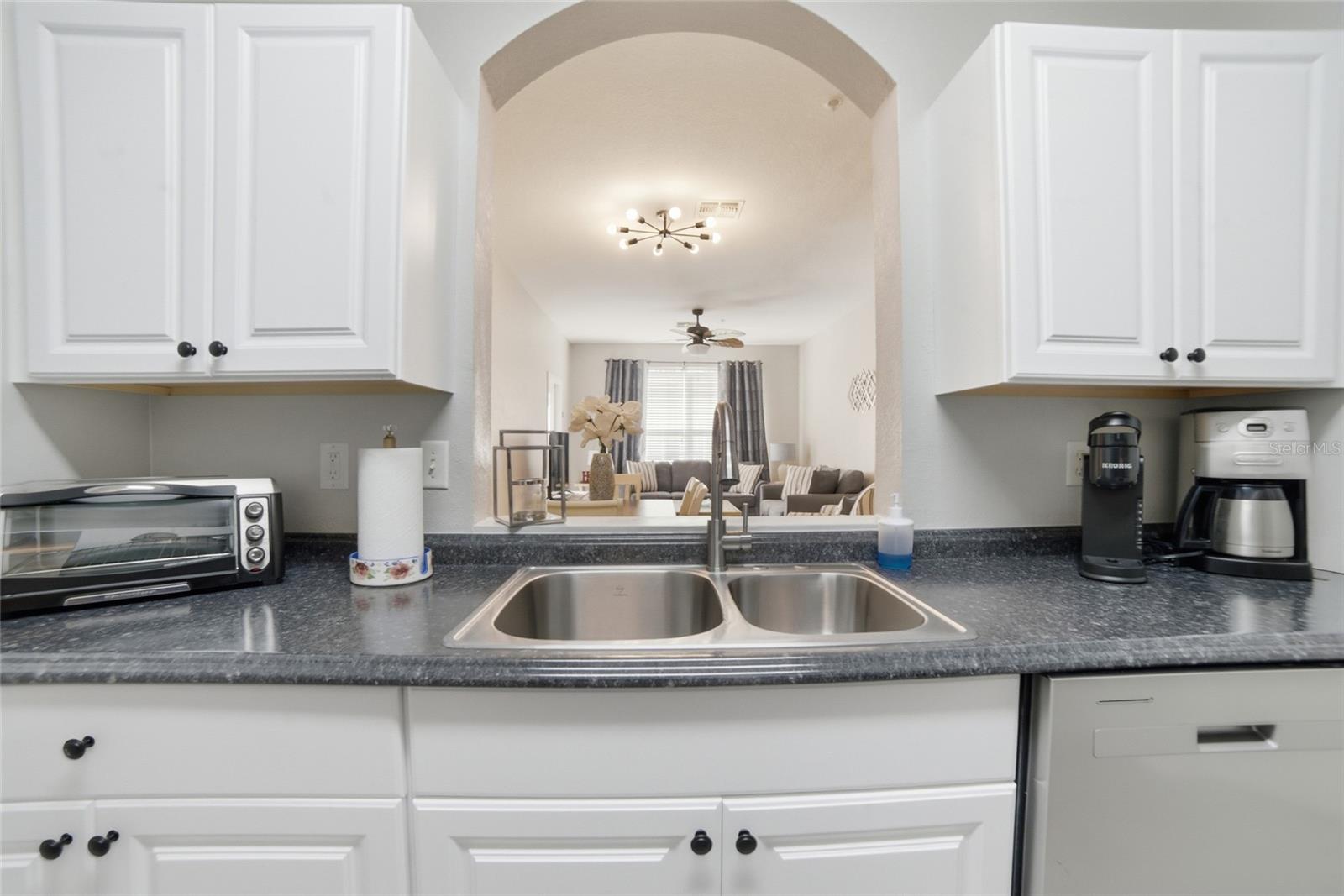 2302 SILVER PALM DR #202