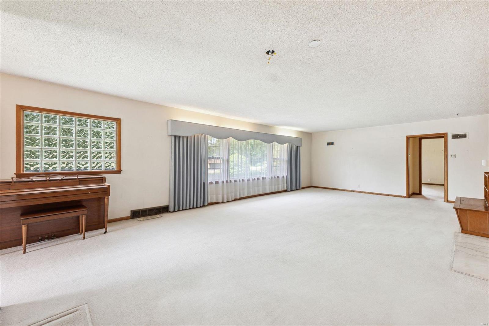 9330 Lincoln Drive